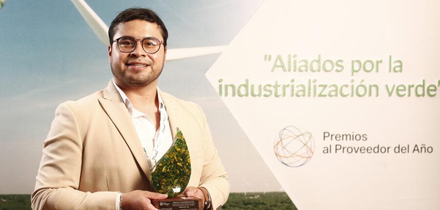 Hector Hernandezcortes of PCI Energy Solutions receiving Iberdrola Mexico's prestigious award for Best Supplier in Innovation, Digitalization, and New Technologies at the company’s annual "Allies for the Green Industry" event in 2024
